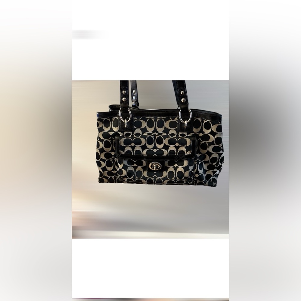 Coach Bag Logo
Penelope Shoulder Bag. Final price